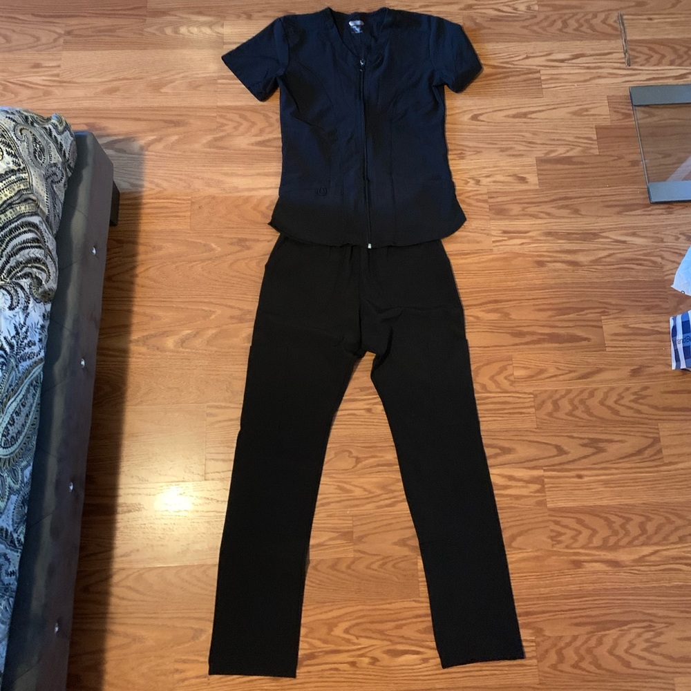 Scrub set